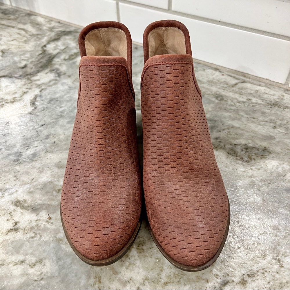 Lucky Brand Bashina Perforated Leather Maroon Cut Out Ankle Bootie Size 6 - Picture 2 of 9
